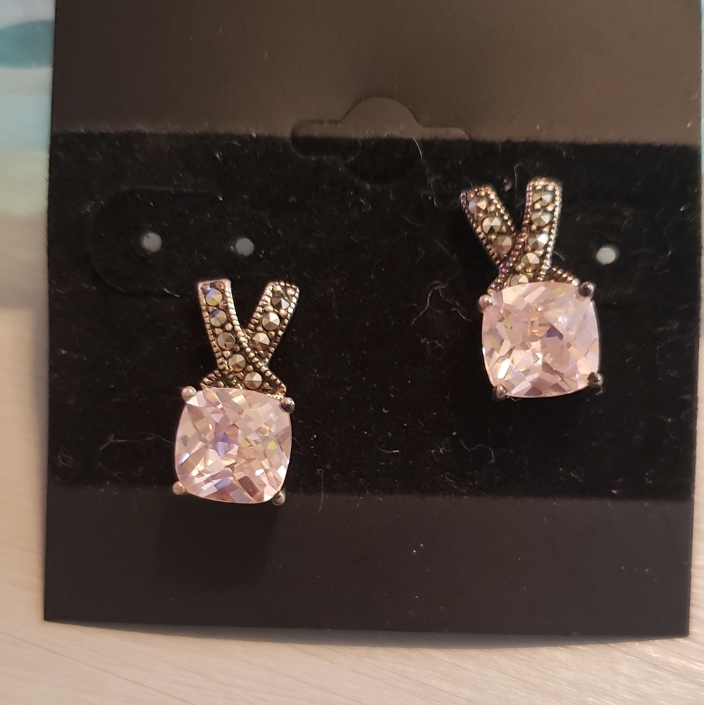 HP🔥🔥Sterling silver earrings w  pink stone